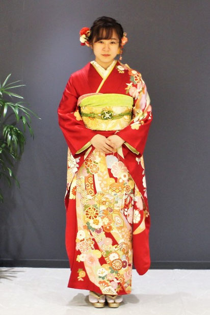 横浜市の成人式に行かれます。振袖の着付けとヘアセットをお手伝いしました。成人おめでとうございます。ありがとうございました