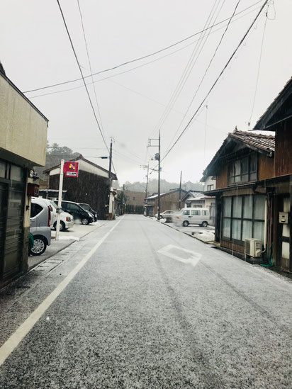 隠岐の島　京見屋分店　冬　西町通り　雪景色