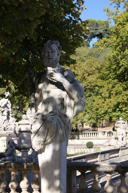 Bild: Jardines de la Fontaine in Nimes 