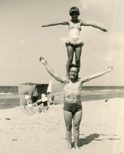 Travemünde 1963 - Marina mit Vater 