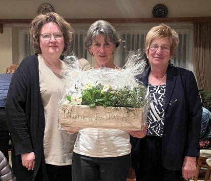 v.l.n.r: Nicole von Eitzen, Dr. Ines Linke und Waltraud Deh
