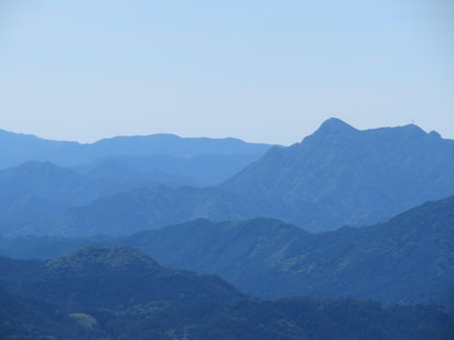 遠くの山並みが美しい。