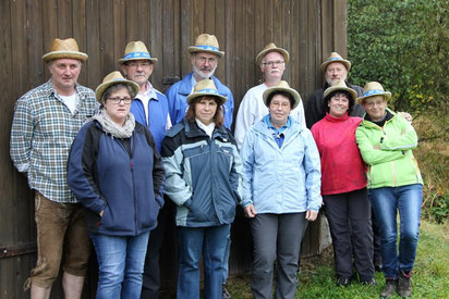 Bei der Schlussetappe des FrankenwaldSteiges wanderten je fünf Frauen und Männer von Steinbach am Wald nach Wickendorf. Über den geschafften Fern-Rundwanderweg freuten sich auch Vorsitzender Alfred Thoma (hinten Mitte) und Wanderwart Erich Renk (hinten).