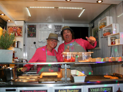 Foodtruck Catering für Firmenfeiern und Sommerfeste in Großbeeren – Andrea & Locke