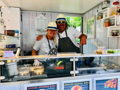 Foodtruck Catering für Firmenfeiern und Sommerfeste in Zehlendorf – Andrea & Locke
