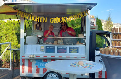 Foodtruck Catering für Firmenfeiern und Sommerfeste in Dallgow-Döberitz – Andrea & Locke
