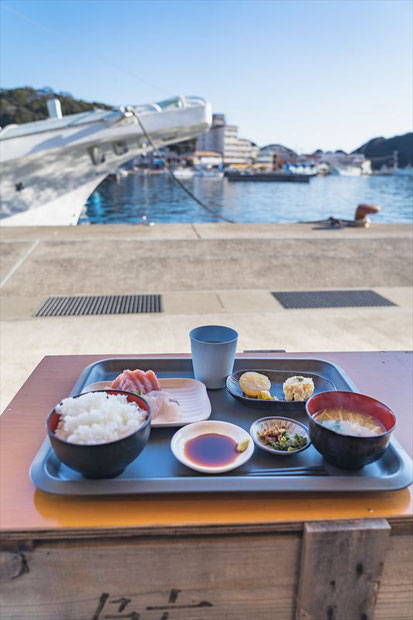 勝浦漁港にぎわい市場まぐろ付き朝食