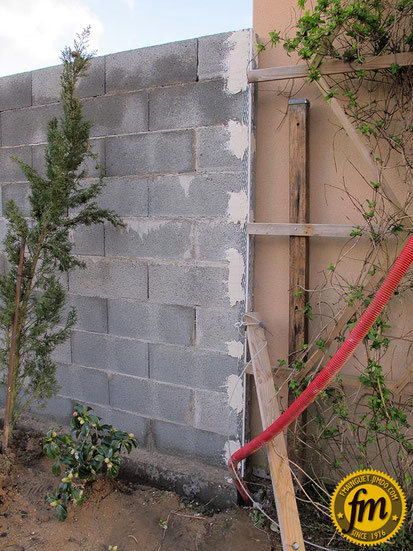 fondation mur de parpaing, fondation en bloc de chainage, fondation en bloc à bancher, monter un mur de parpaing pas cher, construire un mur de parpaing, mur de parpaing 10 cm, comment monter un mur, enduire un mur à la main, enduit leroy merlin,béton vpi