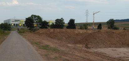 August 2019. Ackerland Langwiesen IV für archäologische Untersuchungen umgegraben. Jenseits des Fürtlesbach wurde eine neue Baustelle aufgemacht.