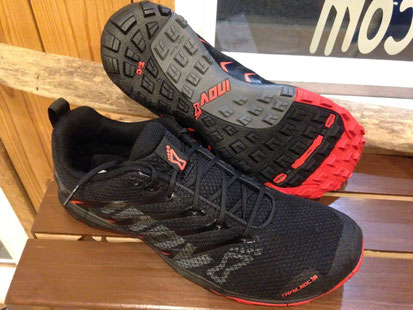 Inov8（イノベイト）TRAILROC 235（Black/Red）　￥16,200（税込）