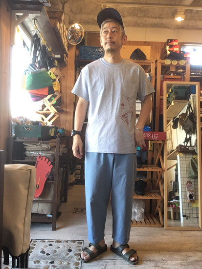 ※172㎝64㎏体型でサイズ「M」着用（Heather Grey）