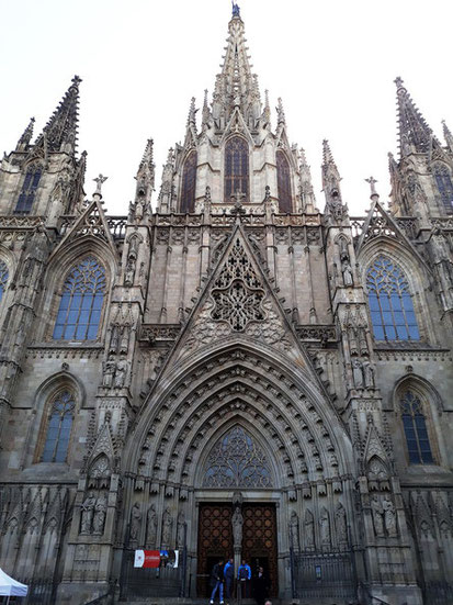 Саграда Фамилия в Барселоне - церковь или собор?