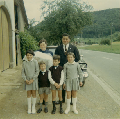 Fam. Martha und Willy Walde - Müller vor der "Ziegelhütte" (1967)