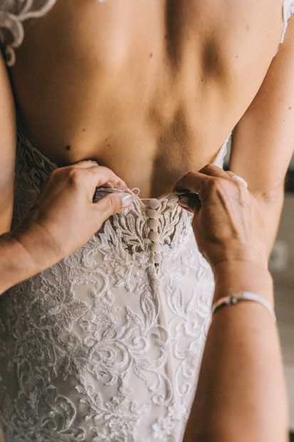 Die Freie Trauung in Willich. Das Golden Couple: Findet Ideen, Tipps und Inspirationen für eure Hochzeit, heiraten in Willich, NRW, Hochzeitsreportage, gefunden auf philosophyl