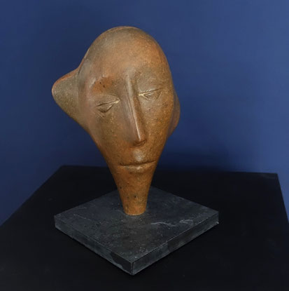 Heidrun Feistner / Der Knoten / Stein / 2024 / 18 cm / Foto HF