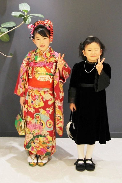 妹さんと一緒に写真を撮らせてもらったのは、横浜で七五三をお祝いする7歳の女の子です。おめでとうございます。