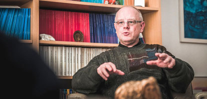 Roland Winkelmann, Pfarrer der Großgemeinde St Judas Thaddäus und neuer Stadtdechant, im Interview. (WAZ-Foto: Fabian Strauch)