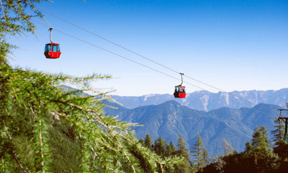 Katrin-Seilbahn bei Bad Ischl mit Ausblick auf die Bergwelt und Täler des Salzkammerguts