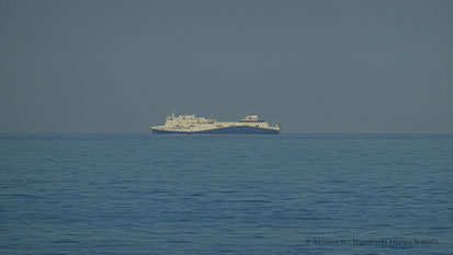 Etretat, photographié alors qu'il navigue entre Le Havre et Portsmouth, sera remplacé par la mise en service du premier ferry de type E-Flexer