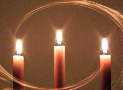 Das Licht der Kerze besitzt eine unsagbare Anziehungskraft
