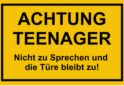 Gelbes Schild mit den worten: Achtung Tennager - Nicht zu sprechen und die Türe bleibt zu!