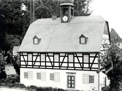 Bild: Wünschendorf Erzgebirge Modell der alten Schule 