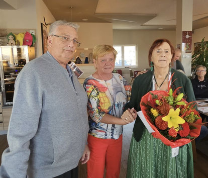 NÖBGV-Präsident Siegfried Junger, Kassierin Helga Grossmann, scheidende Schriftführerin-Stellvertreterin Waltraud Rader (v.l.)