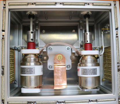 View of the internal circuit with the refurbished vacuum capacitors