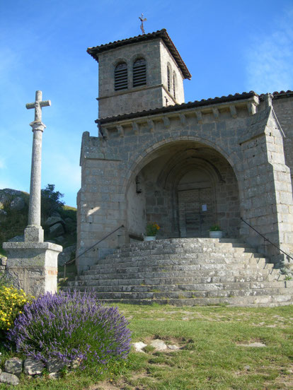 2- Croix de l'esplanade de l'eglise