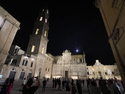 Selbst bei Nacht war der Dom beeindruckend und sehenswert