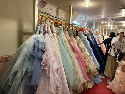 プリンセス体験ドレス展示