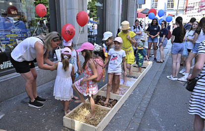 Spielstrasse mit Outdoorspielen