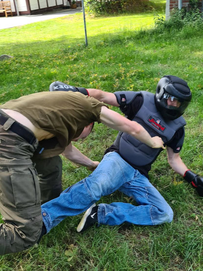 SC Int'l Street Combatives Selbstschutz Protection Pentagon OODA Kit Knowlegde Skills Tactics Mindset Selbstverteidigung Krav Maga