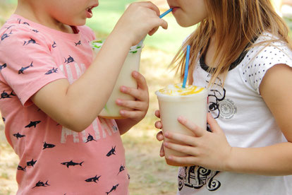 Eltern, Kinder, Familie, Junge, Elefantenbaby, lachen, glücklich leben, Leben, Mut. Ermutigung, Eltern und Lifestyle, Erziehung, Liebe,