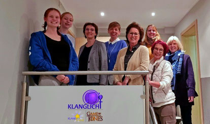 von l. nach r.: Annelie Bolwin, Nele Machemer, Heike Lamb, Barbara Wand, Petra Secker, Laura Becker, Andrea Schlunk, Jutta Meine