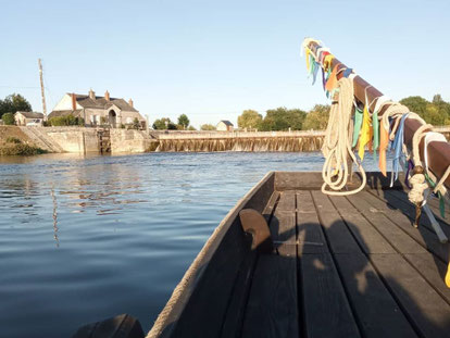 boat-ride-sailing-Cher-river-Loire-Valley-near-Tours