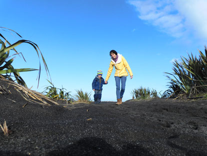 Hand in hand - Turakina Beach, NZ - July 2018