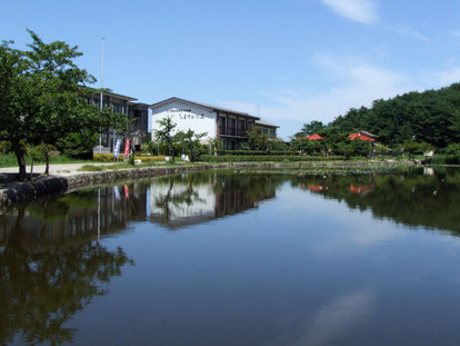 〈ますがた荘は湖畔に佇む静かな一軒宿〉