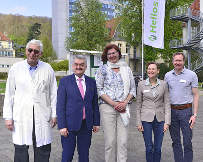 Prof. Dr. med. Percy Lehmann, Herbert Reul, Christine Schüller,  Prof. Dr. med. Petra Thürmann, Dr. Niklas Cruse  (Foto: SHG Haut e.V. / Helios Klinikum Wuppertal)