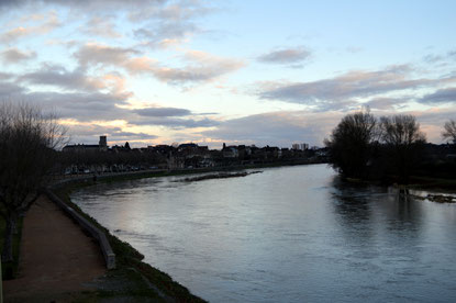 Vue sur Digoin depuis le pont enjambant la Loire, frontière naturelle entre Allier et Saône et Loire, entre Auvergne et Bourgogne.