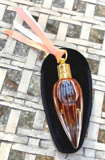 2012 - FLACON FIOLE DE PARFUM 7,5 ML, POSE SUR SON POCHON NOIR