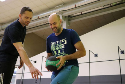 Personal Trainer Thomas Freimann aus Schortens coacht einen Kunden