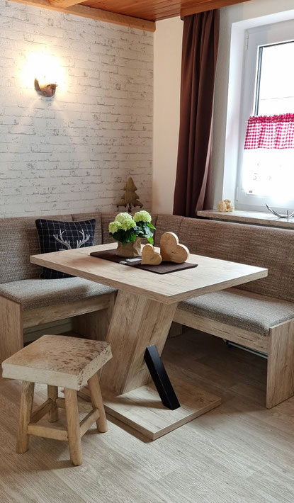 Der gemütliche Wohn- und Schlafbereich vom Apartment Almkult