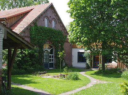 Zum Hunnenberg 10: Sitz des Vereins, Atelier- und Seminarraum, Beratungsangebot