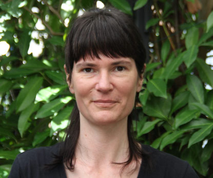 Profilbild von Rachel Landolt. Warmer, offener Blick aus braunen Augen und mit einem freundlichen Lächeln.