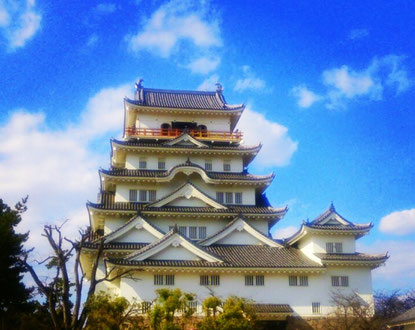 JR福山駅北口にある福山城の写真