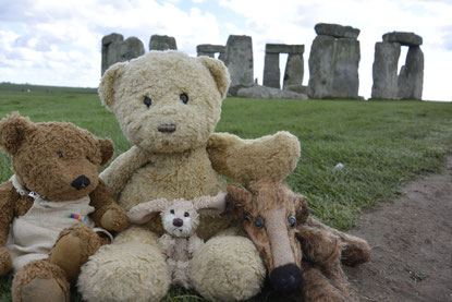 Kasimir, Cäsar, Fredi und Kerl in Stonehenge