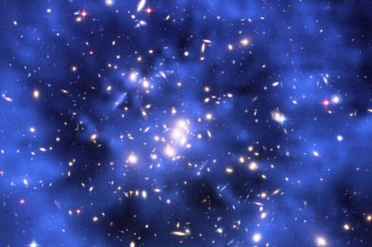 De spøgelsesagtige ringe på dette foto af verdens-rumsteleskopet ”Hubble” er en inddirekte afbildning af den dunkle materie