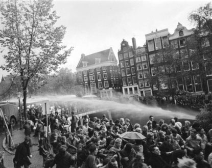 Gadekampe i Amsterdam den 30. april 1980 ifm. indsættelsesceremonien for Hollands nye dronning