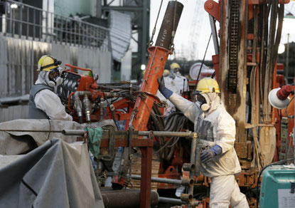 Arbejder rydder op i området rundt om Fukushima 